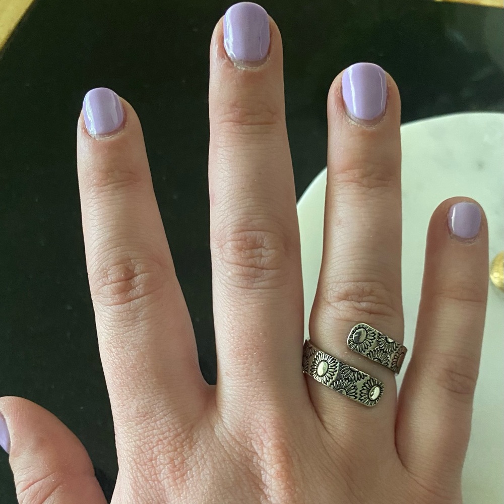 MAKE ME AND OFFER Daisy Flower Engraved Adjustable Silver Ring